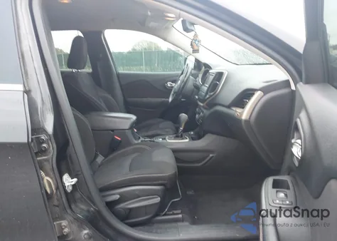 2015 Jeep Cherokee Latitude из США, поврежденный, VIN 1C4PJMCS3FW521896